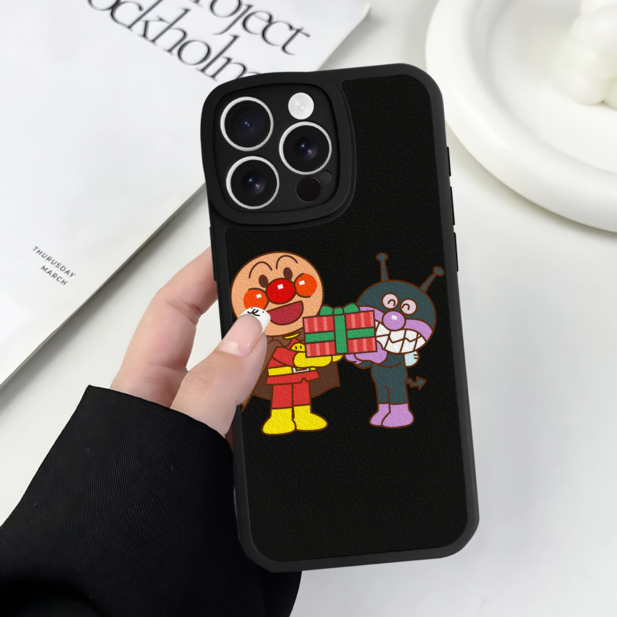 （画像用） アンパンマン Anpanman 【iPhone 16シリーズ対応】シリコンスマホケース（レザー調） 材質：シリコン